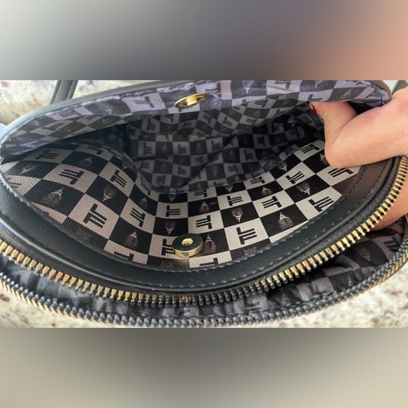 LONDON FOG ELLIE SIGNATURE CROSSBODY - Picture 9 of 15